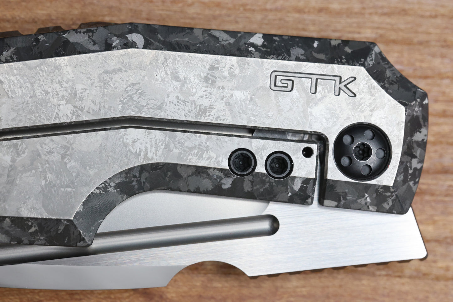 CUSTOM KNIFE FACTORY ELEMENTAK - M398 BLADE - CRYSTALTI HANDLE (THOMAS GONY DESIGN)