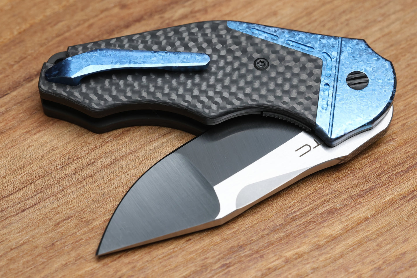 YAN's GTC CABOT CARBON FIBER BLUE CRYSTALIZED TITANIUM HANDLE S90V BLADE