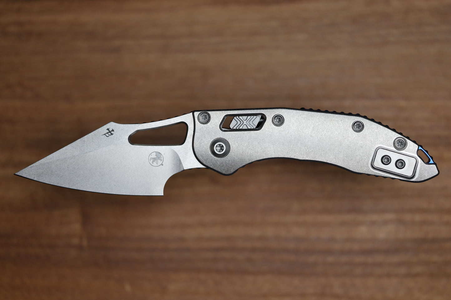 MARFIONE SELECT MANUAL M-STITCH RAM LOK SLAB SIDE TITANIUM HANDLES W/ BLUE ACCENTS & STONEWASH M390MK 169MRL-10MS2