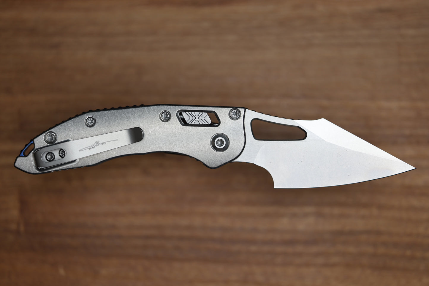 MARFIONE SELECT MANUAL M-STITCH RAM LOK SLAB SIDE TITANIUM HANDLES W/ BLUE ACCENTS & STONEWASH M390MK 169MRL-10MS2