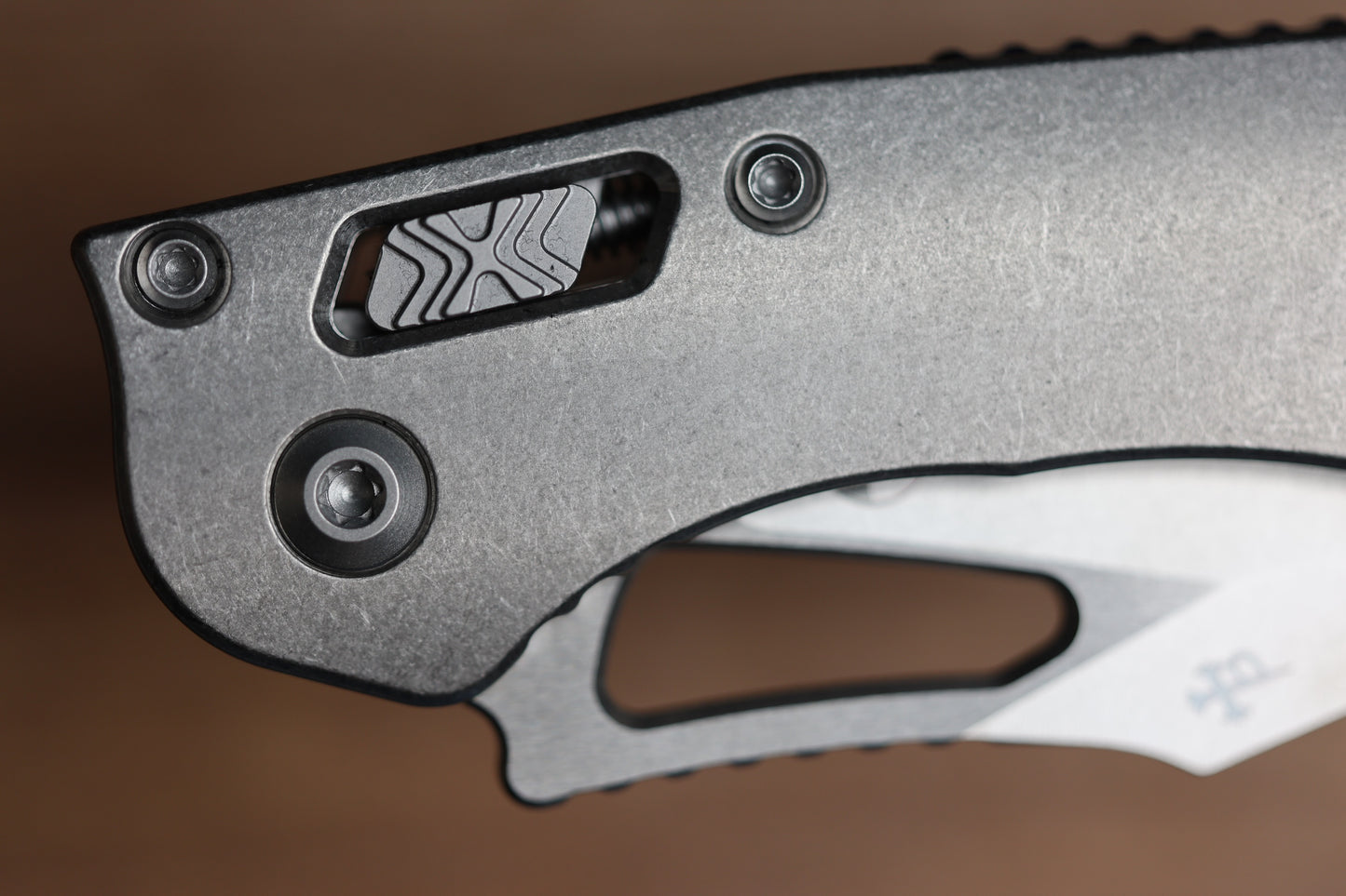 MARFIONE SELECT MANUAL M-STITCH RAM LOK SLAB SIDE TITANIUM HANDLES W/ BLUE ACCENTS & STONEWASH M390MK 169MRL-10MS2