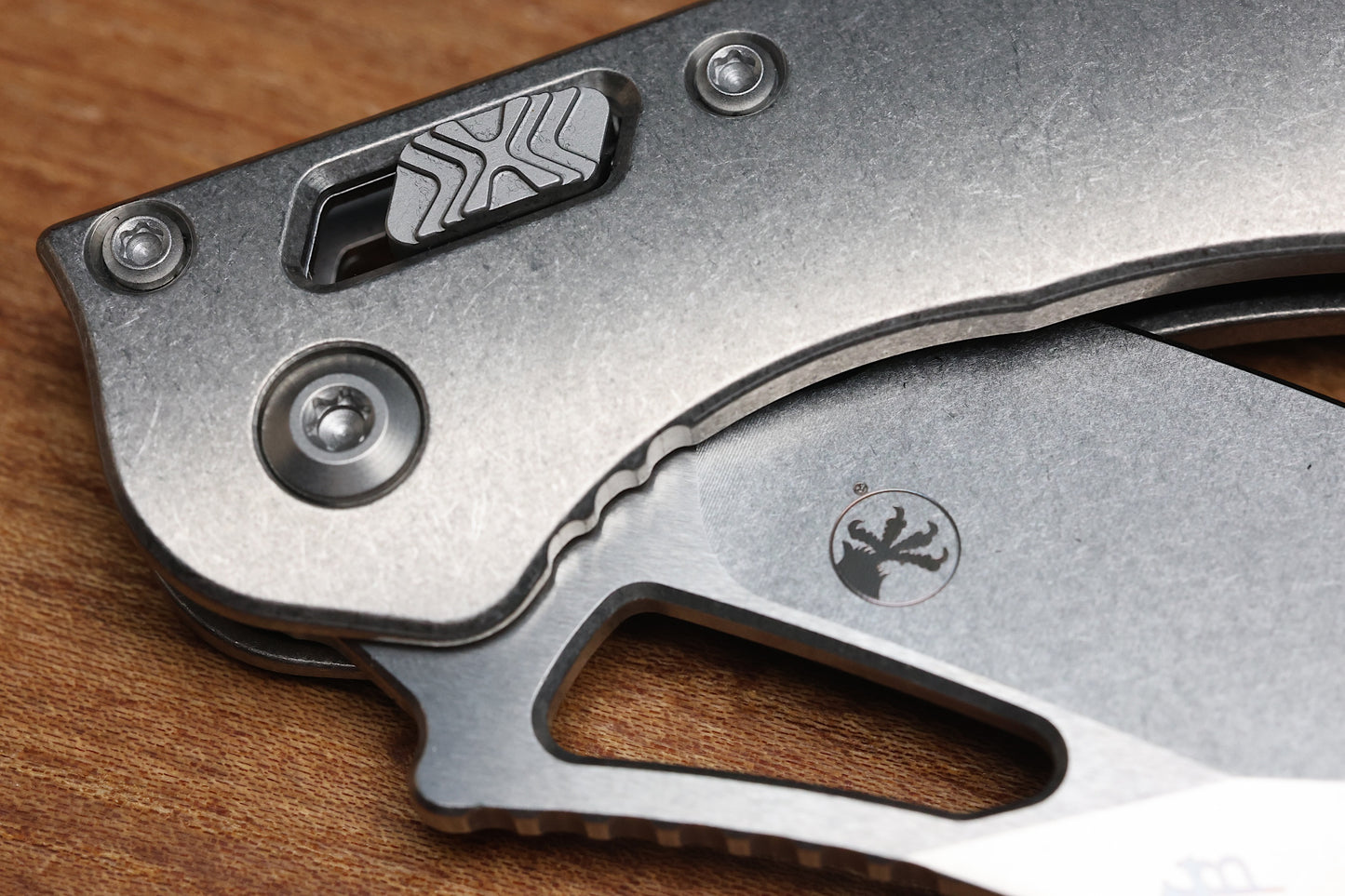 MARFIONE SELECT MANUAL M-STITCH RAM LOK SLAB SIDE TITANIUM HANDLES W/ BLUE ACCENTS & STONEWASH M390MK 169MRL-10MS2