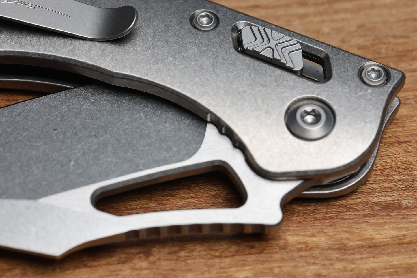 MARFIONE SELECT MANUAL M-STITCH RAM LOK SLAB SIDE TITANIUM HANDLES W/ BLUE ACCENTS & STONEWASH M390MK 169MRL-10MS2