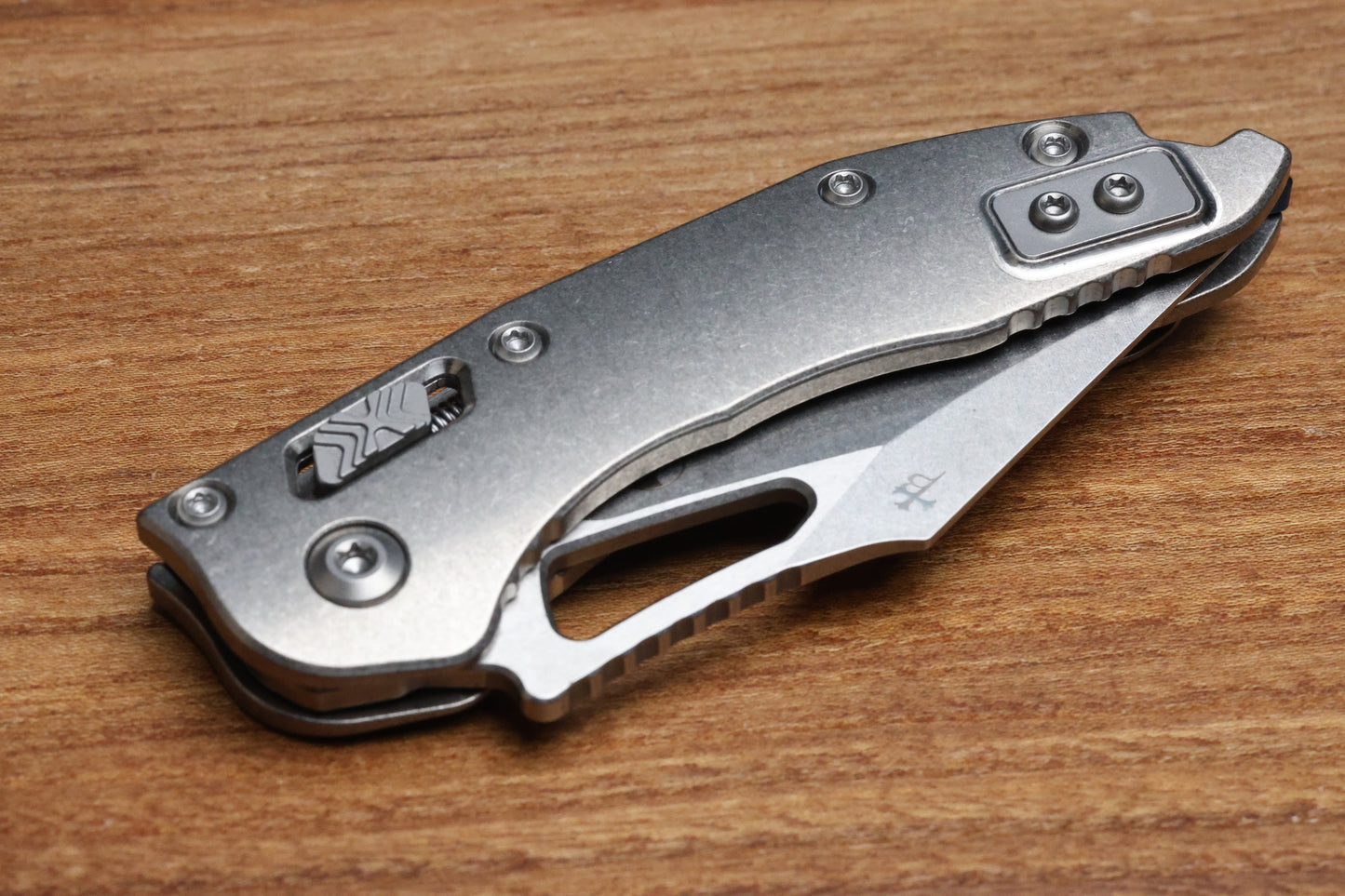 MARFIONE SELECT MANUAL M-STITCH RAM LOK SLAB SIDE TITANIUM HANDLES W/ BLUE ACCENTS & STONEWASH M390MK 169MRL-10MS2