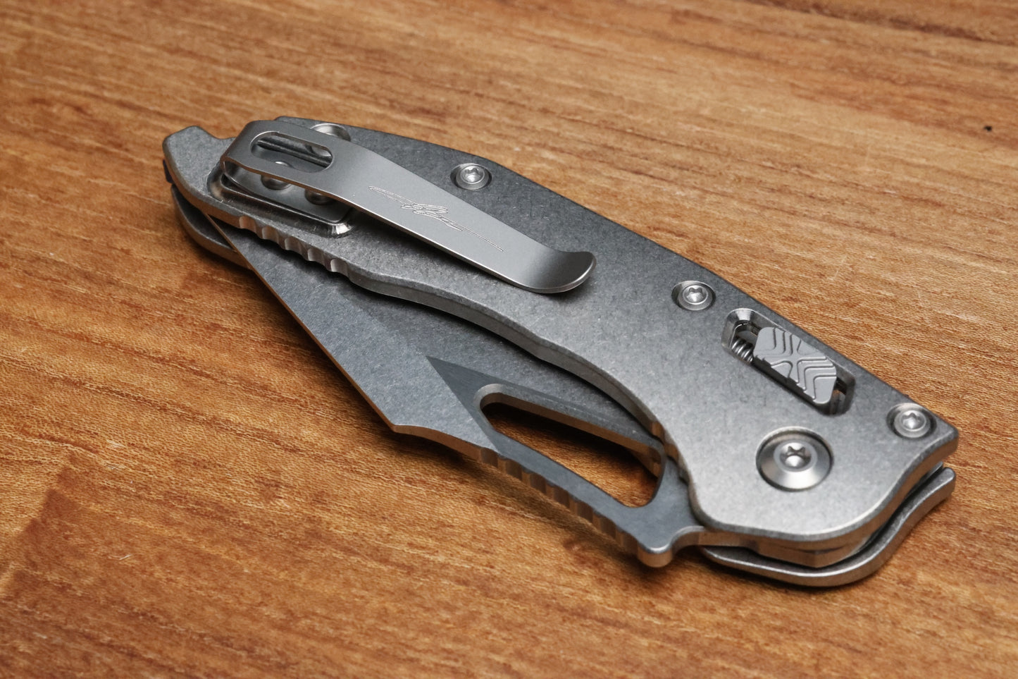 MARFIONE SELECT MANUAL M-STITCH RAM LOK SLAB SIDE TITANIUM HANDLES W/ BLUE ACCENTS & STONEWASH M390MK 169MRL-10MS2