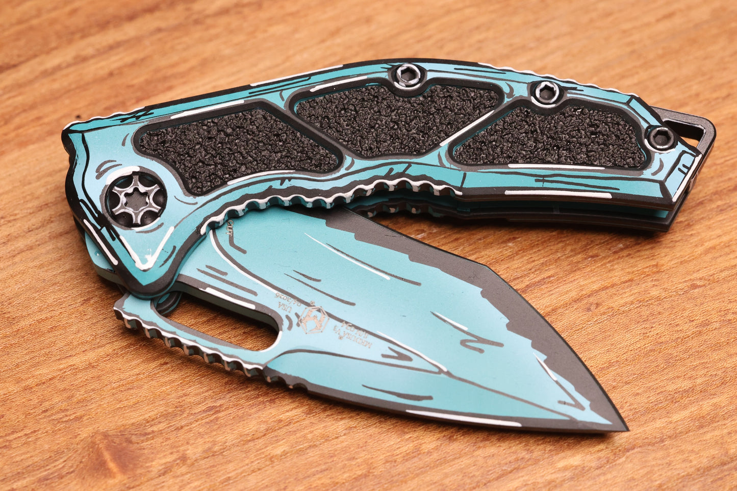 HERETIC KNIVES MEDUSA MANUAL TURQUOISE CEL SHADE W/ MAGNACUT RECURVE H010-CS-TQ
