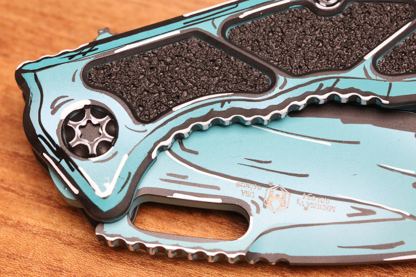 HERETIC KNIVES MEDUSA MANUAL TURQUOISE CEL SHADE W/ MAGNACUT RECURVE H010-CS-TQ