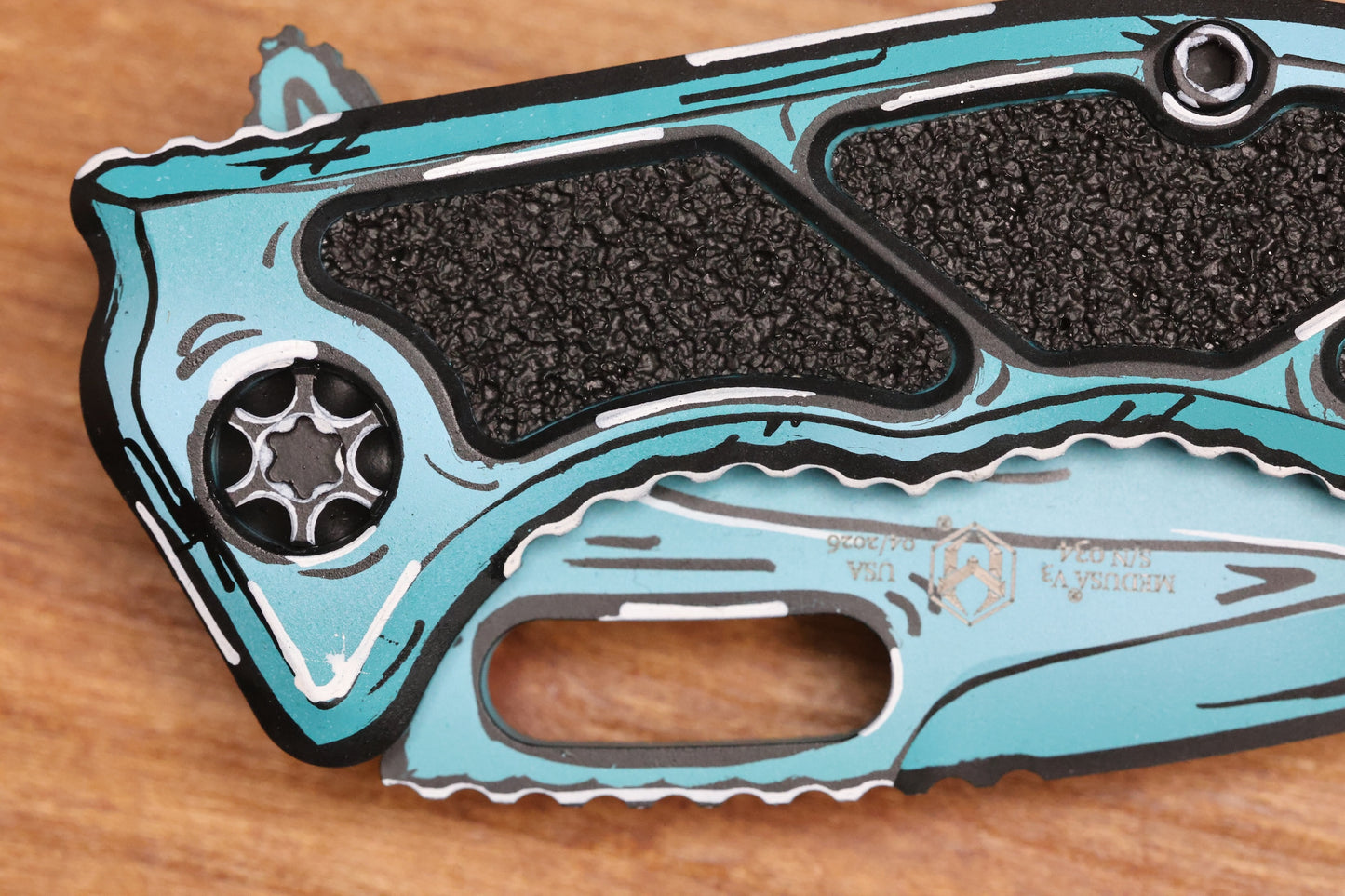 HERETIC KNIVES MEDUSA MANUAL TURQUOISE CEL SHADE W/ MAGNACUT RECURVE H010-CS-TQ
