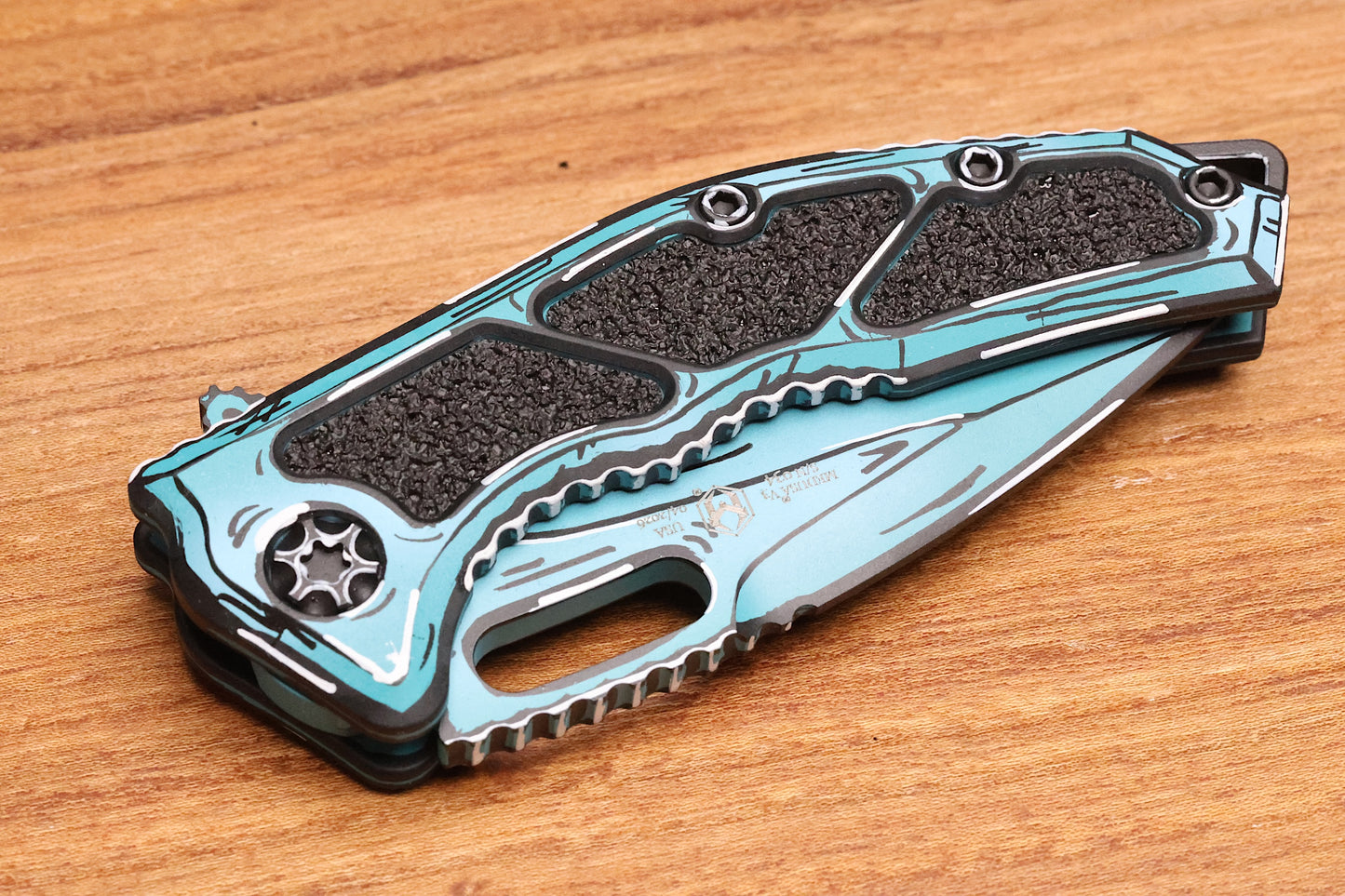 HERETIC KNIVES MEDUSA MANUAL TURQUOISE CEL SHADE W/ MAGNACUT RECURVE H010-CS-TQ
