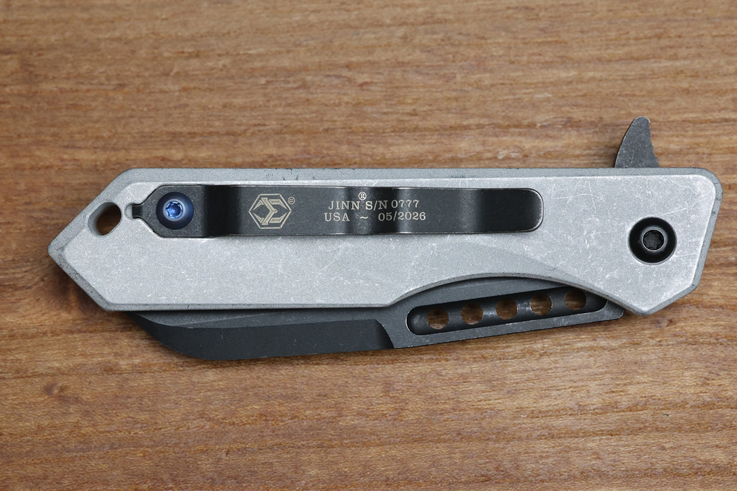 HERETIC KNIVES M/A JINN FLIPPER W/ BLIZZARDWORN ALUMINUM HANDLES & BATTLE BLACK MAGNACUT H213-8A-BLZ