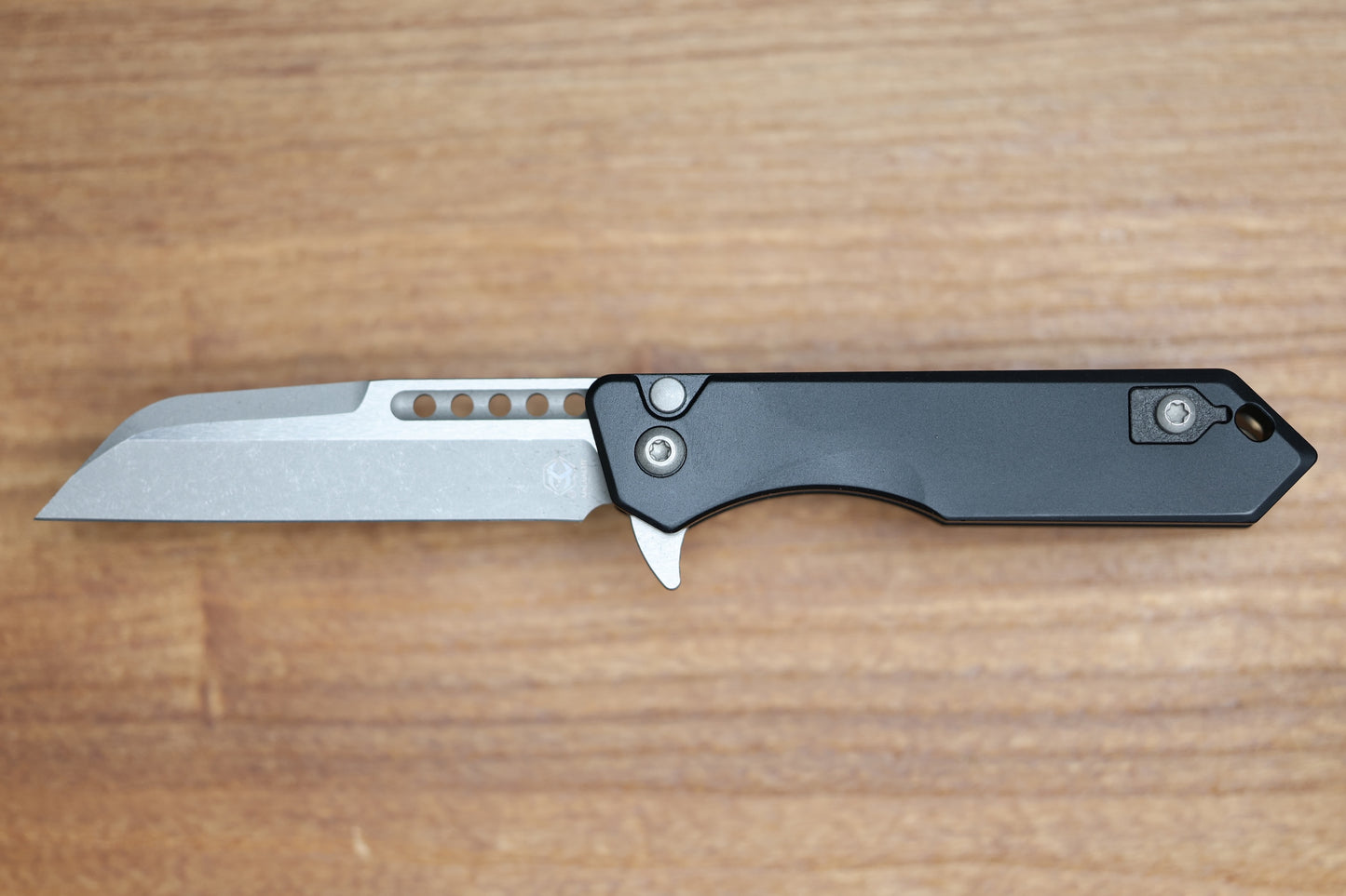 HERETIC KNIVES M/A JINN FLIPPER W/ BLACK ALUMINUM HANDLES & BATTLEWORN MAGNACUT H213-5A