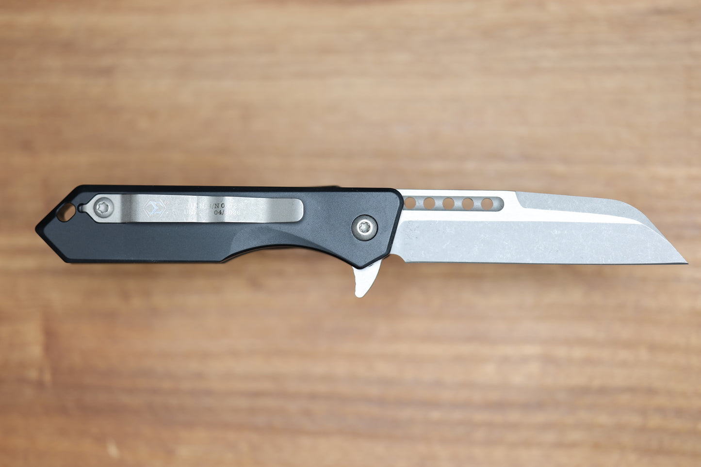 HERETIC KNIVES M/A JINN FLIPPER W/ BLACK ALUMINUM HANDLES & BATTLEWORN MAGNACUT H213-5A