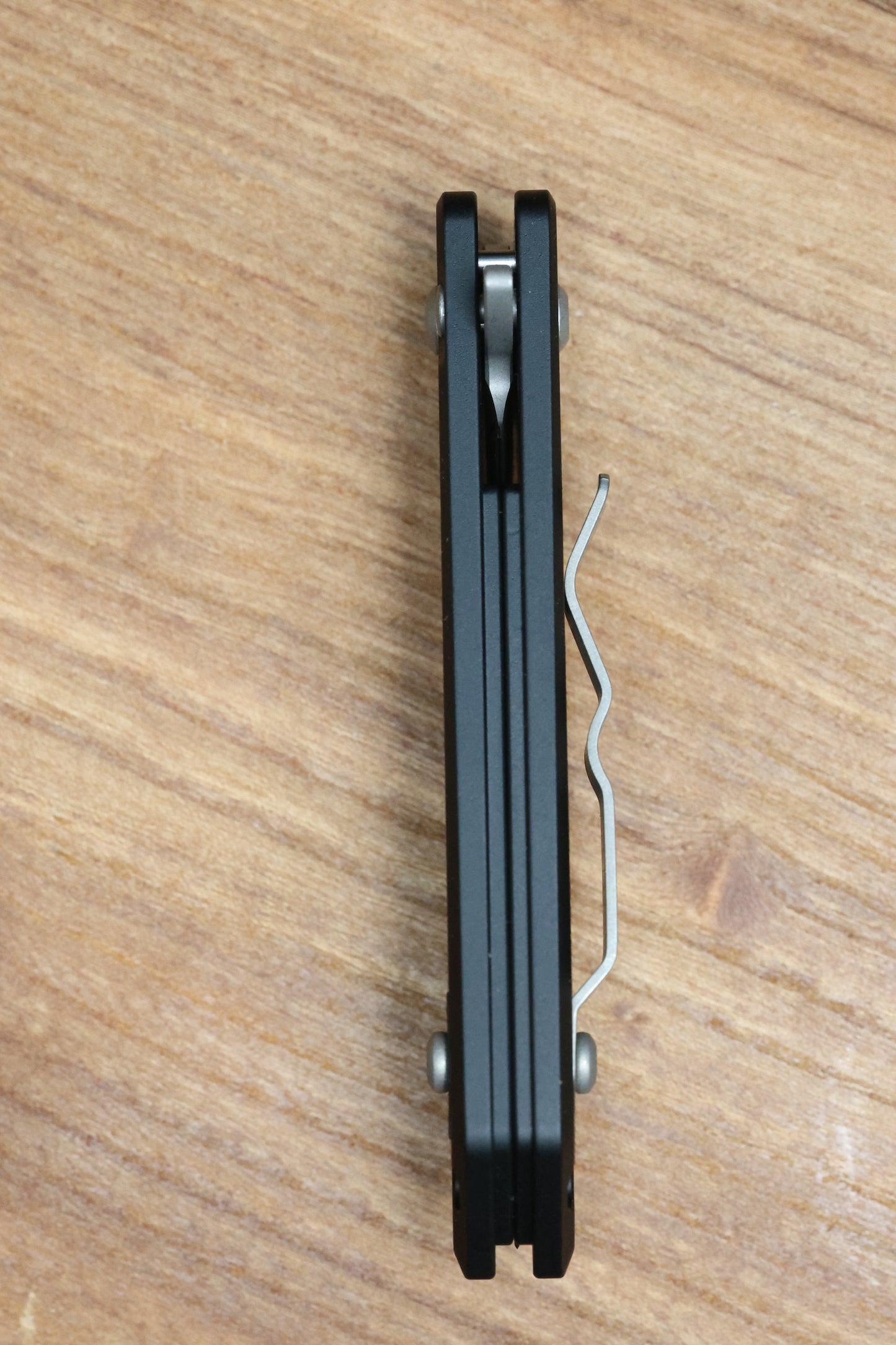 HERETIC KNIVES M/A JINN FLIPPER W/ BLACK ALUMINUM HANDLES & BATTLEWORN MAGNACUT H213-5A