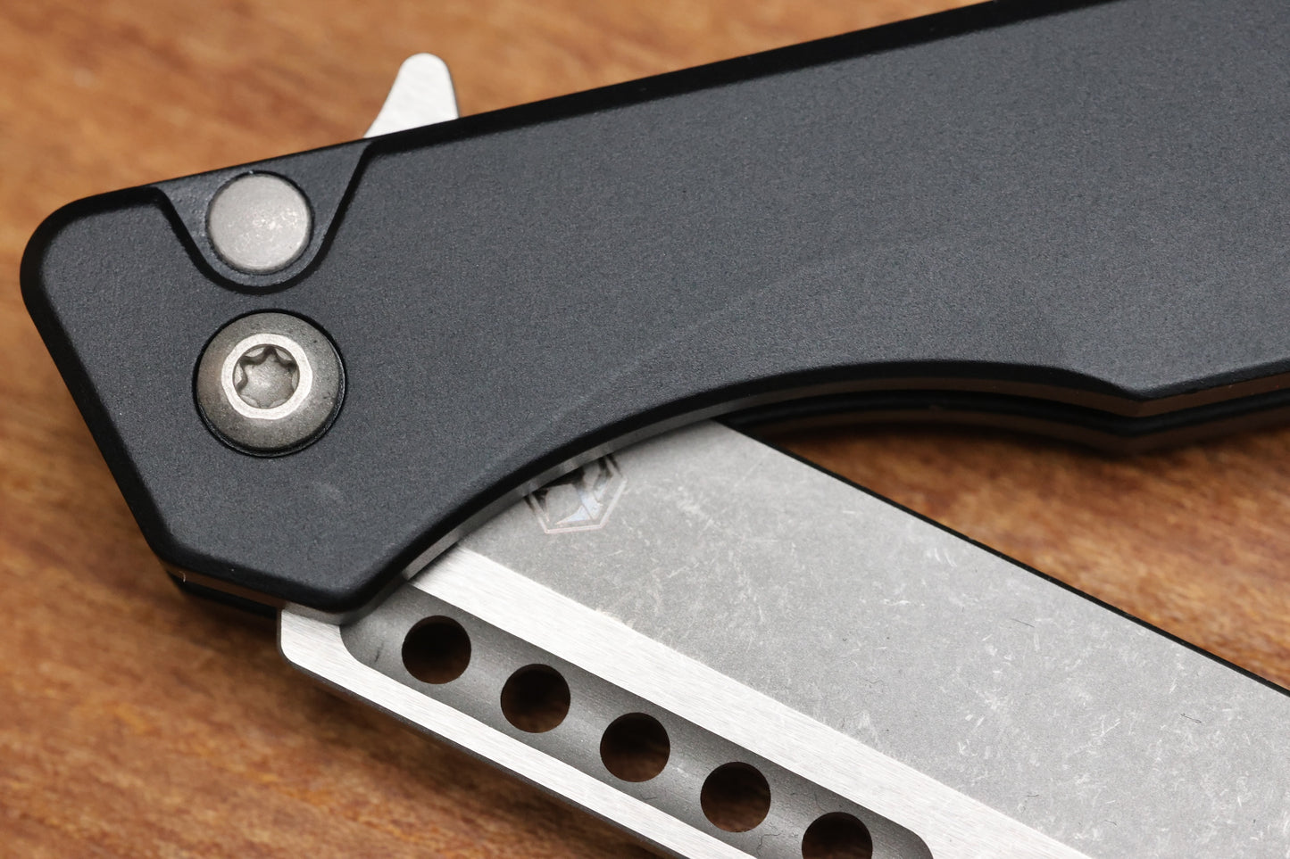 HERETIC KNIVES M/A JINN FLIPPER W/ BLACK ALUMINUM HANDLES & BATTLEWORN MAGNACUT H213-5A