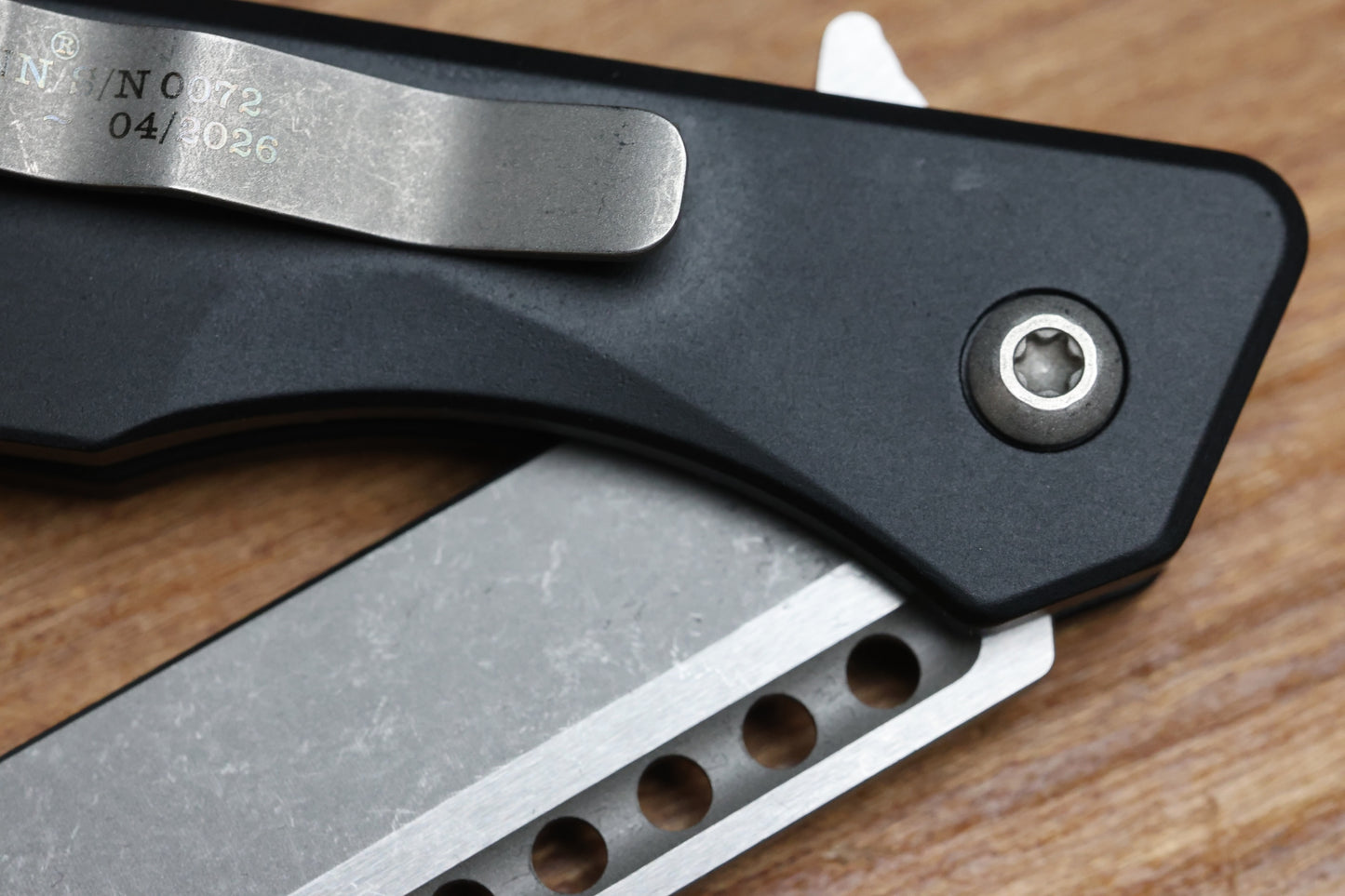 HERETIC KNIVES M/A JINN FLIPPER W/ BLACK ALUMINUM HANDLES & BATTLEWORN MAGNACUT H213-5A