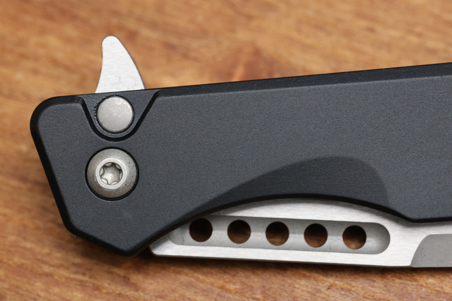 HERETIC KNIVES M/A JINN FLIPPER W/ BLACK ALUMINUM HANDLES & BATTLEWORN MAGNACUT H213-5A