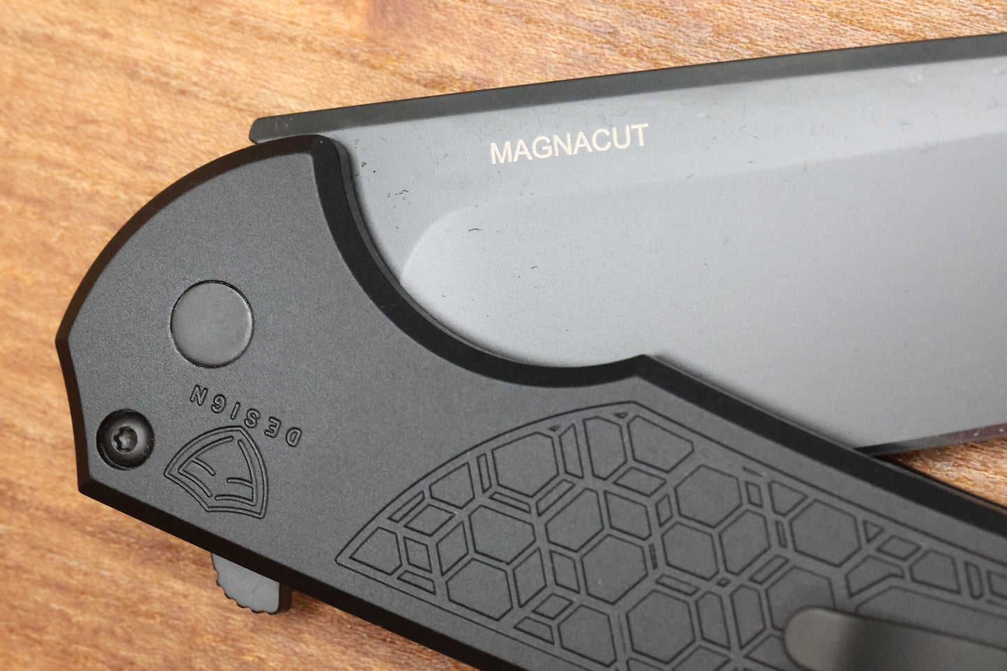 PRO-TECH MORDAX BLACK GRIDLOCK HANDLE W/ DLC MAGNACUT MX106-GRIDLOCK