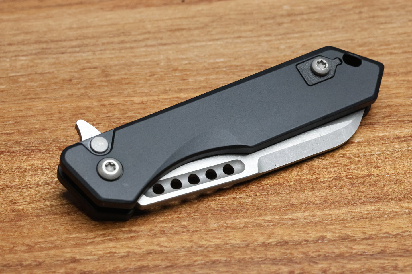 HERETIC KNIVES M/A JINN FLIPPER W/ BLACK ALUMINUM HANDLES & BATTLEWORN MAGNACUT H213-5A