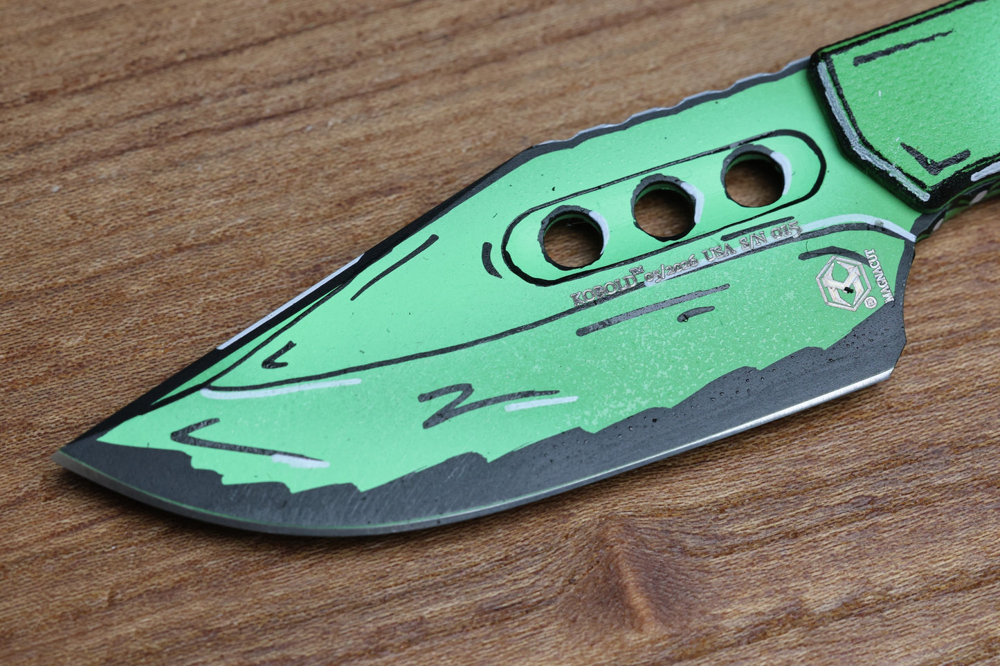 HERETIC KOBOLD TOXIC GREEN CEL SHADE BOWIE MAGNACUT FIXED BLADE H065-CS-TX
