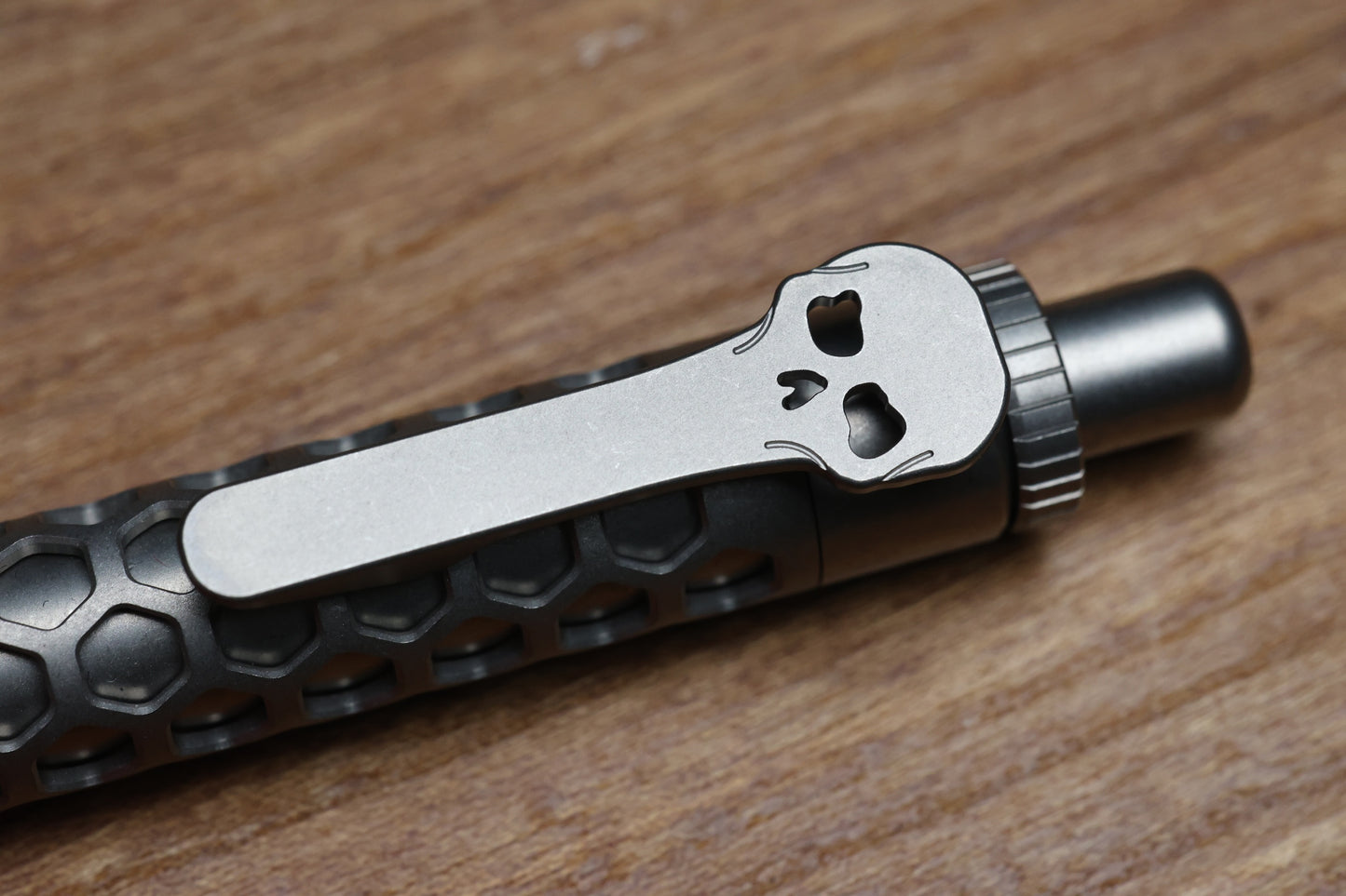 CHAVES KNIVES TITANIUM CLICKER PEN – HEX DOT