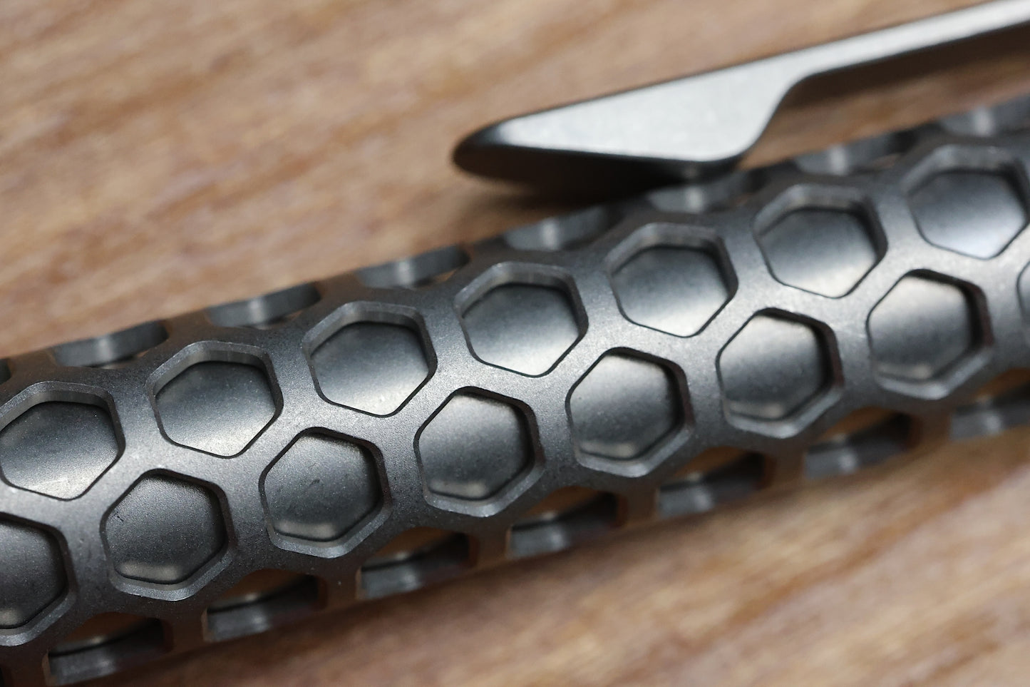 CHAVES KNIVES TITANIUM CLICKER PEN – HEX DOT