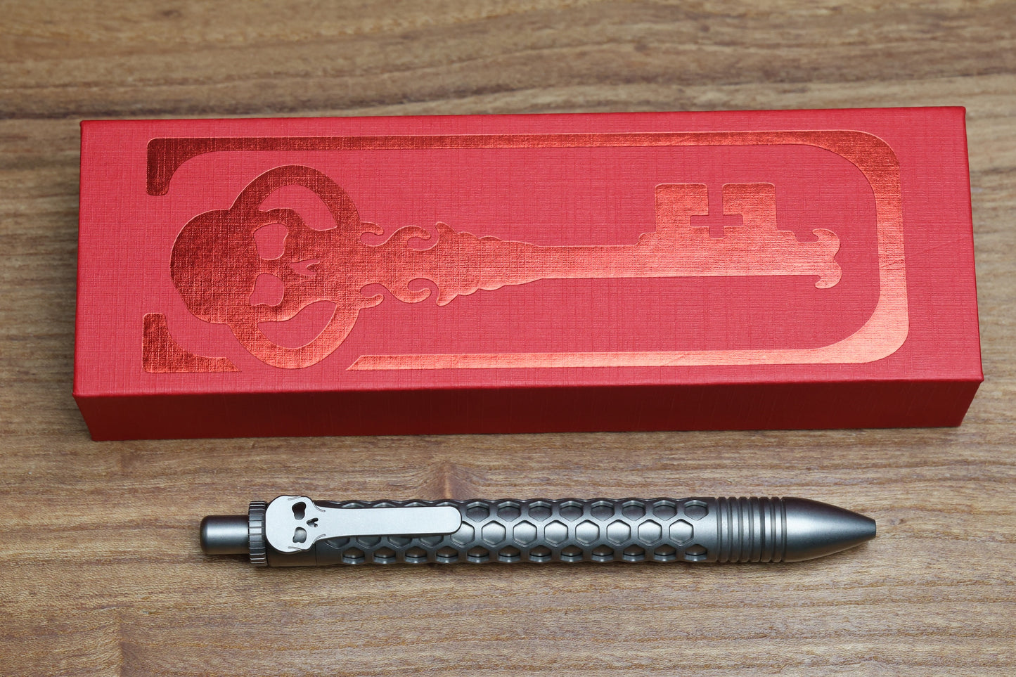 CHAVES KNIVES TITANIUM CLICKER PEN – HEX DOT