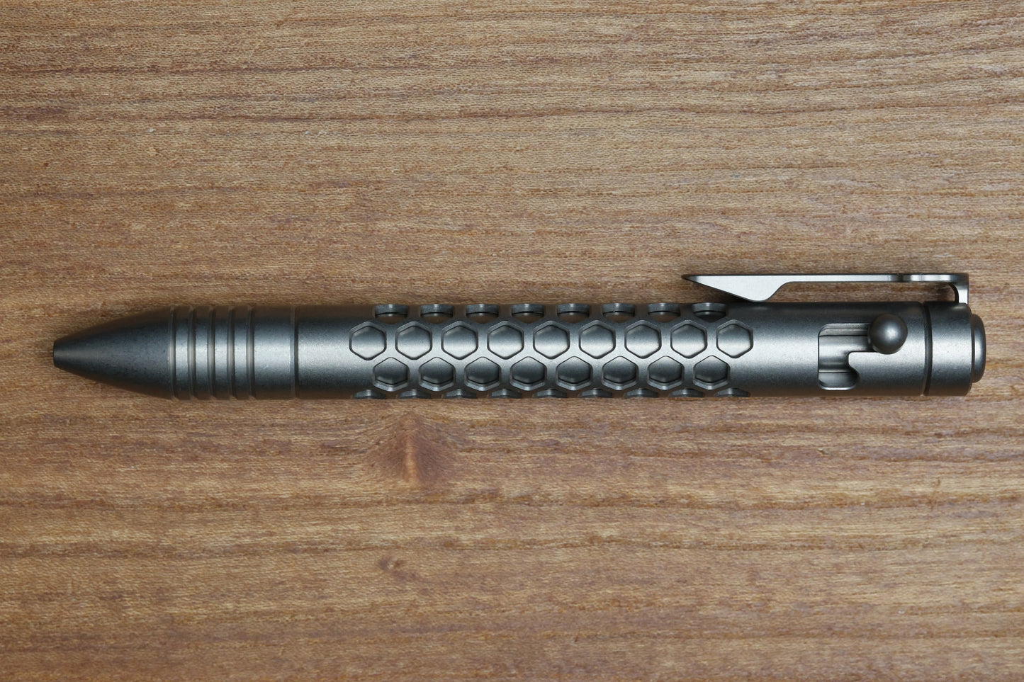 CHAVES KNIVES TITANIUM BOLT ACTION PEN – HEX DOT