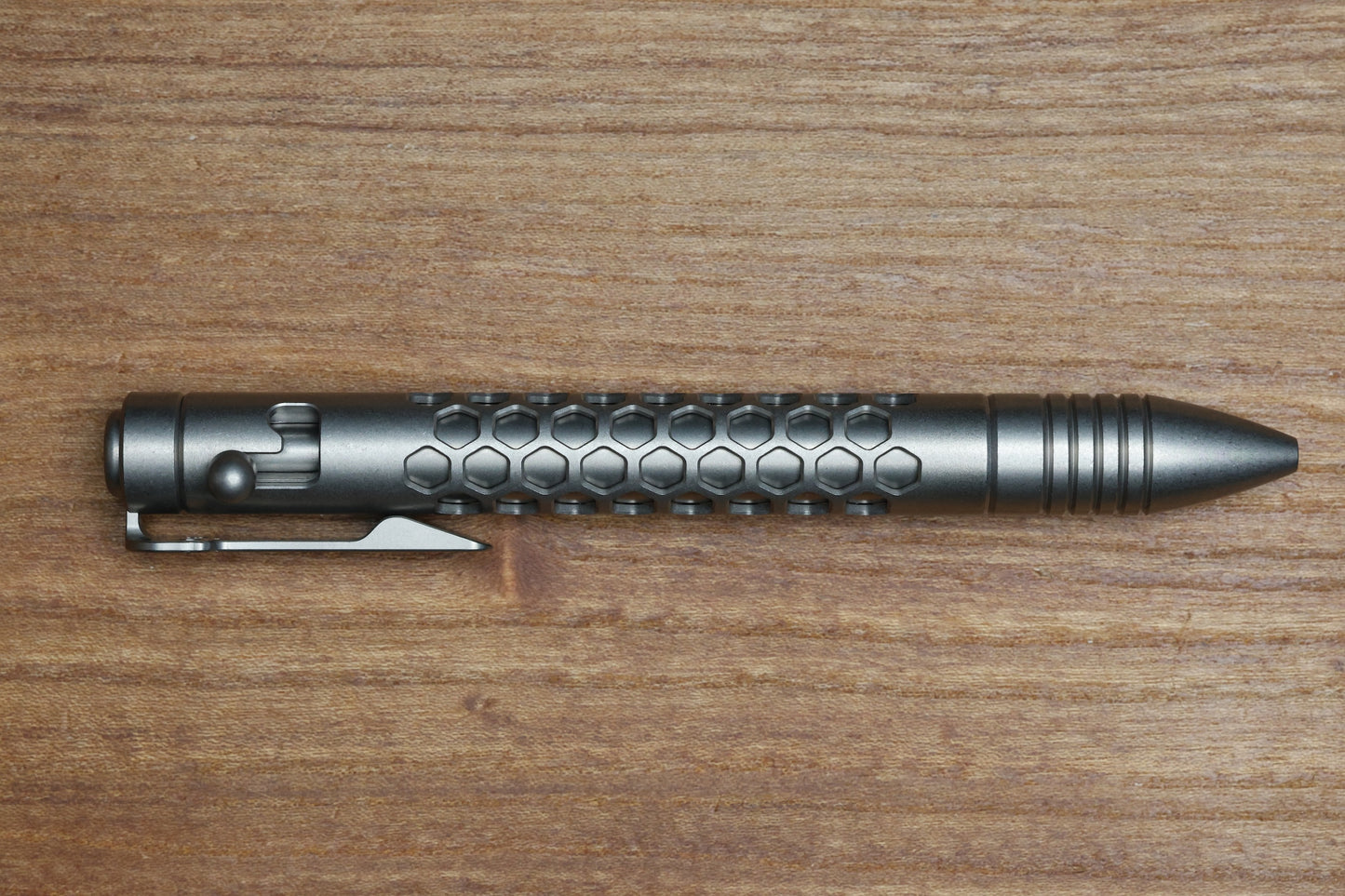 CHAVES KNIVES TITANIUM BOLT ACTION PEN – HEX DOT