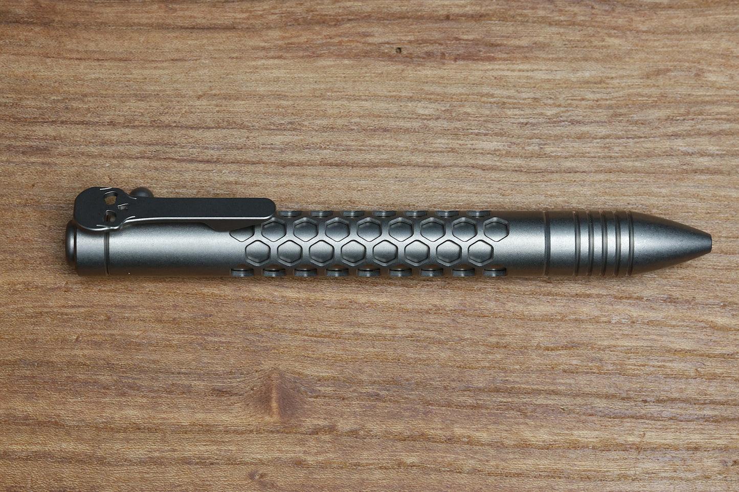 CHAVES KNIVES TITANIUM BOLT ACTION PEN – HEX DOT