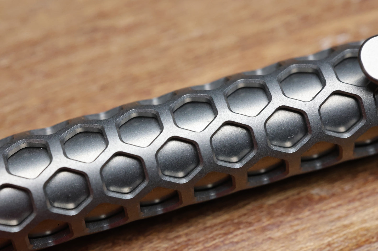 CHAVES KNIVES TITANIUM BOLT ACTION PEN – HEX DOT