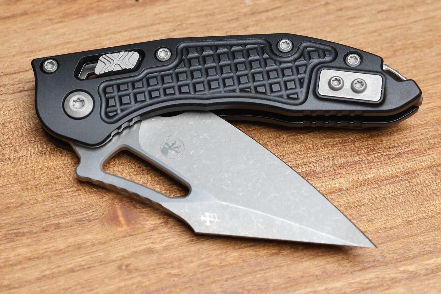 MICROTECH KNIVES MANUAL M-STITCH RAM LOK BLACK FRAG ALUMINUM HANDLES & APOCALYPTIC M390MK 169MRL-10APFR
