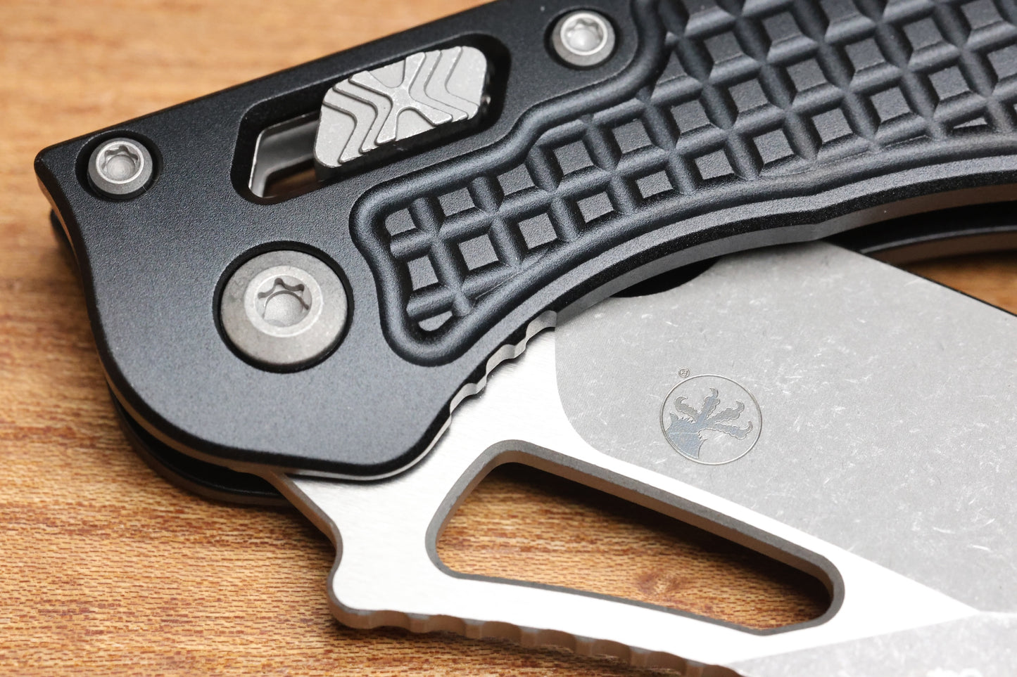 MICROTECH KNIVES MANUAL M-STITCH RAM LOK BLACK FRAG ALUMINUM HANDLES & APOCALYPTIC M390MK 169MRL-10APFR