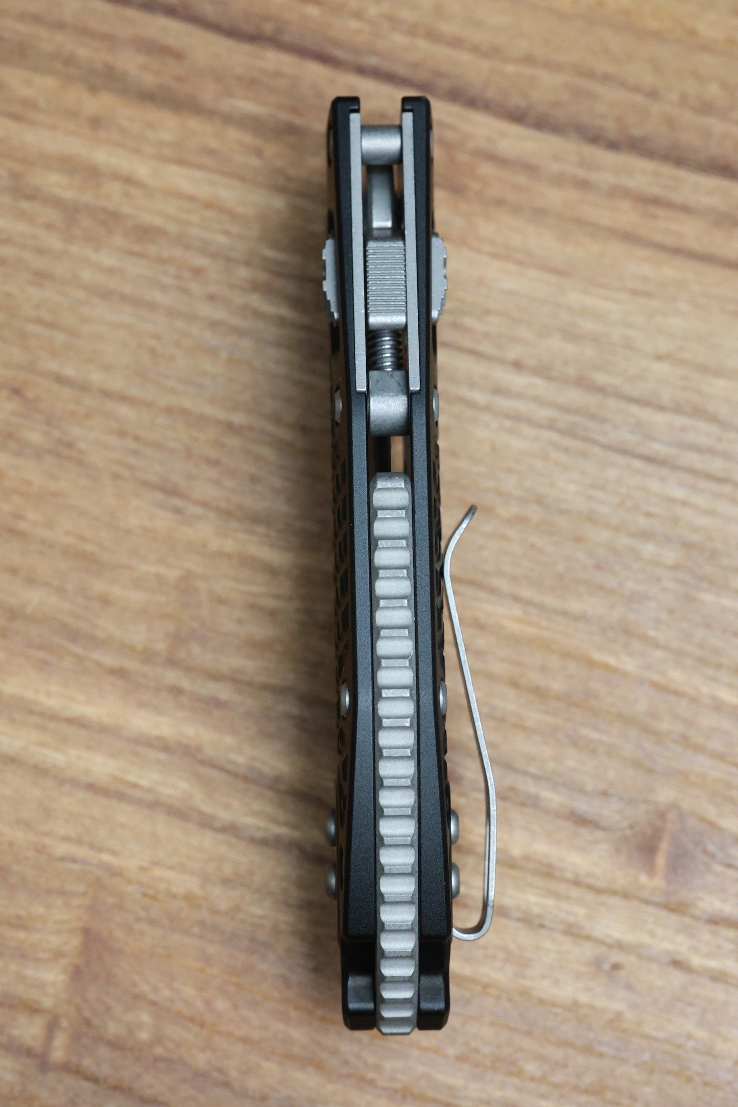 MICROTECH KNIVES MANUAL M-STITCH RAM LOK BLACK FRAG ALUMINUM HANDLES & APOCALYPTIC M390MK 169MRL-10APFR
