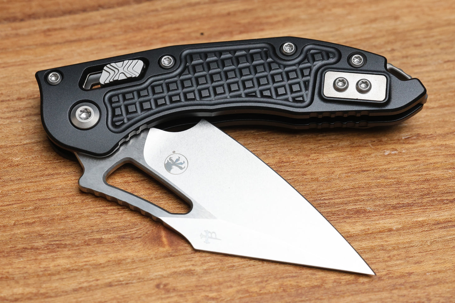 MICROTECH KNIVES MANUAL M-STITCH RAM LOK BLACK FRAG ALUMINUM HANDLES & STONEWASH M390MK 169MRL-10FR