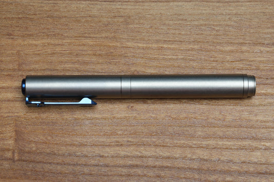 CHAVES TWIST CAP -FULL TITANIUM PEN - BLUE SKULL CLIP