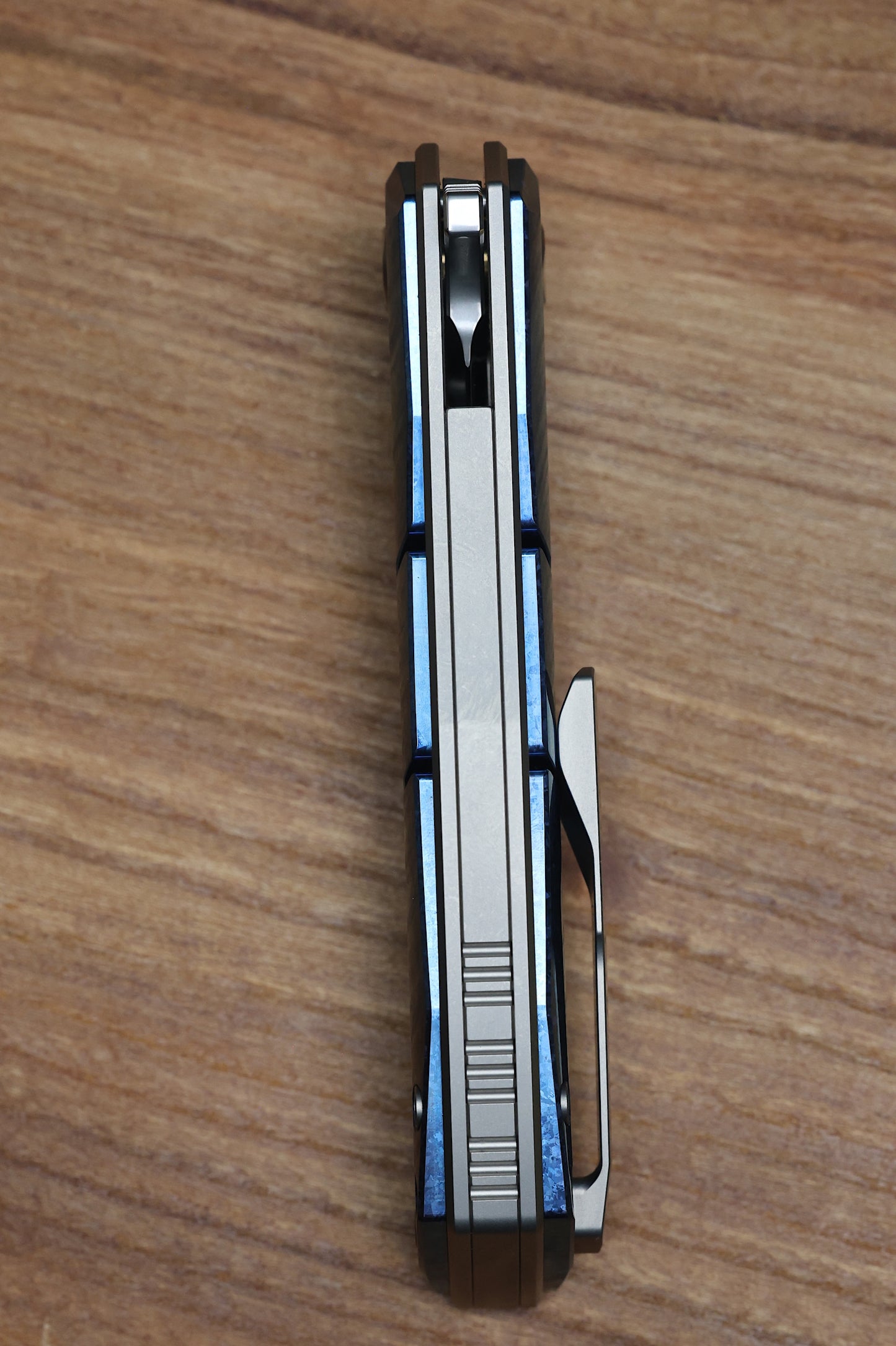POIKILO BLADE ANOLIS S1 W/ BLUE CRYSTAL TI HANDLES & PEARLESCENT STONEWASH M398