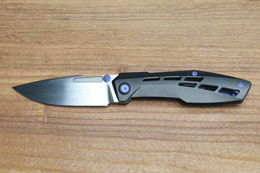 NULL KNIVES RAIDEN R2 - AERO TITANIUM BLACK PVD HANDLE - HAND RUBBED SATIN MAGNACUT BLADE