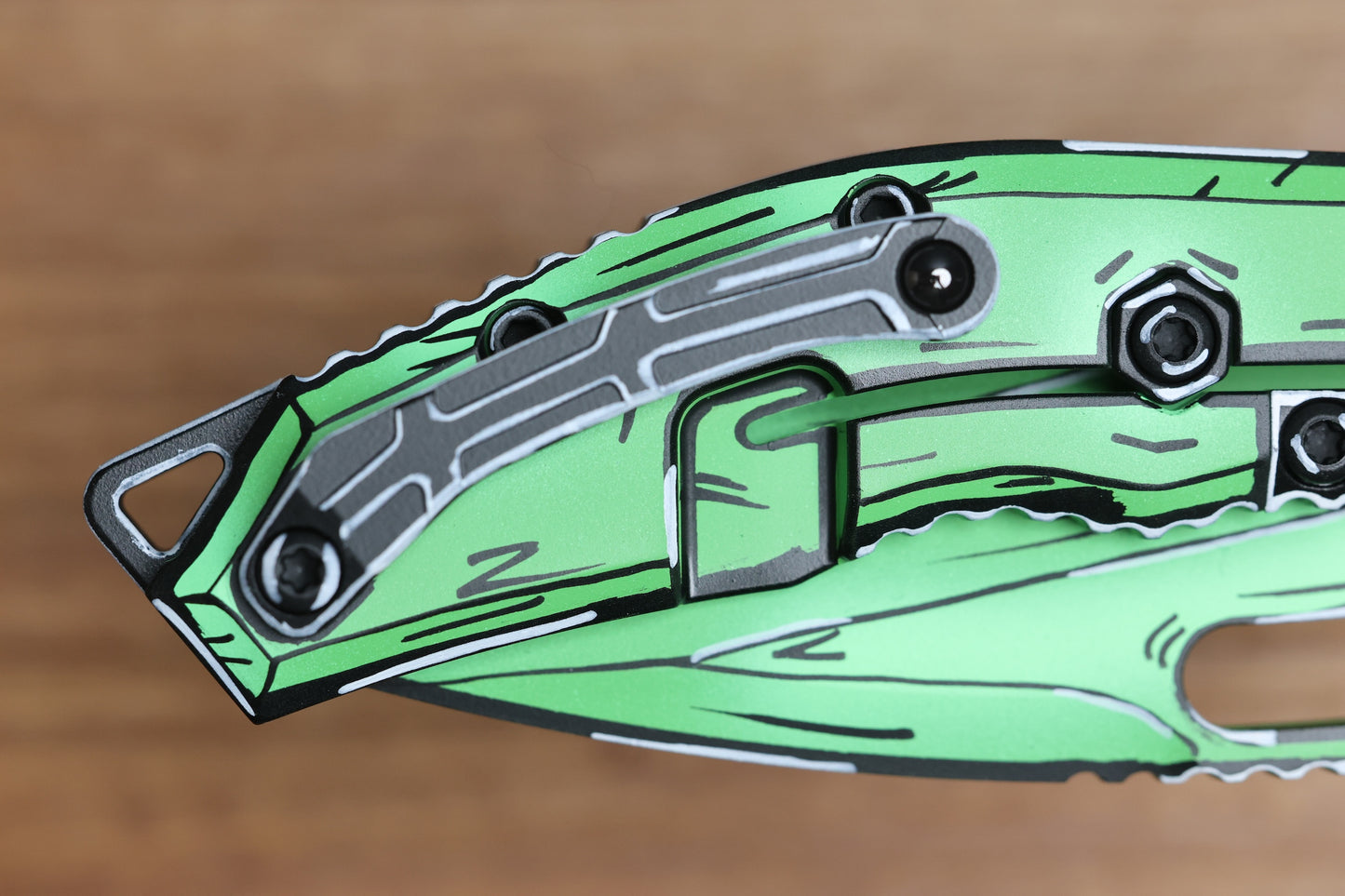 HERETIC KNIVES MEDUSA MANUAL TOXIC GREEN CEL SHADE W/ MAGNACUT RECURVE H010-CS-TX