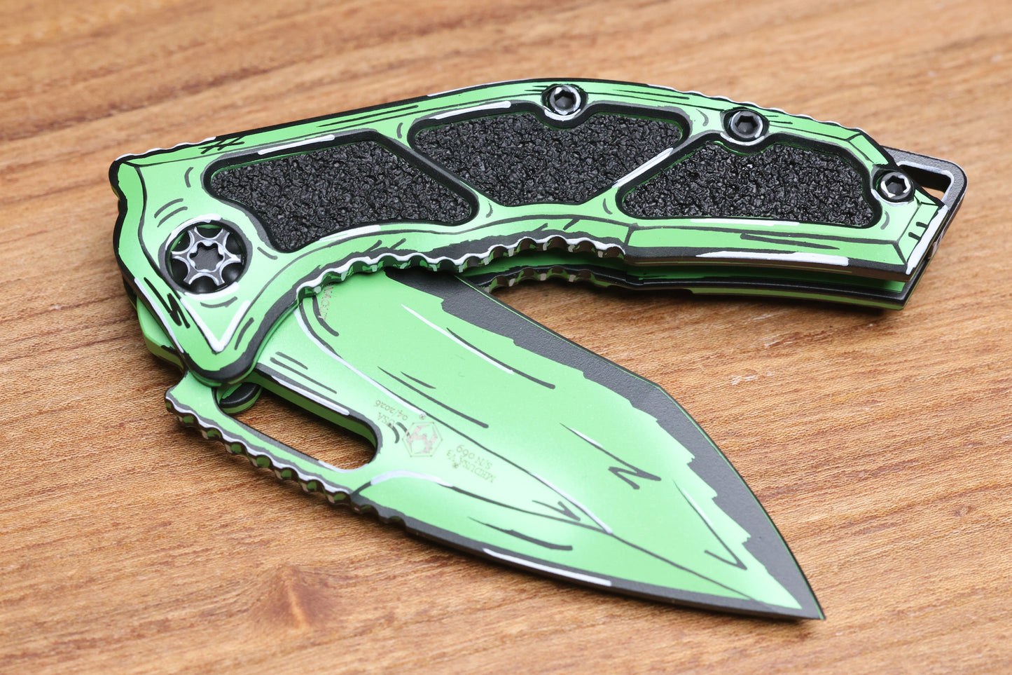 HERETIC KNIVES MEDUSA MANUAL TOXIC GREEN CEL SHADE W/ MAGNACUT RECURVE H010-CS-TX