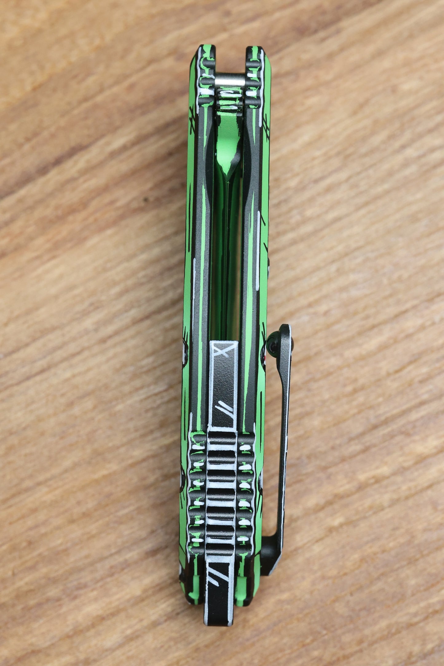 HERETIC KNIVES MEDUSA MANUAL TOXIC GREEN CEL SHADE W/ MAGNACUT RECURVE H010-CS-TX