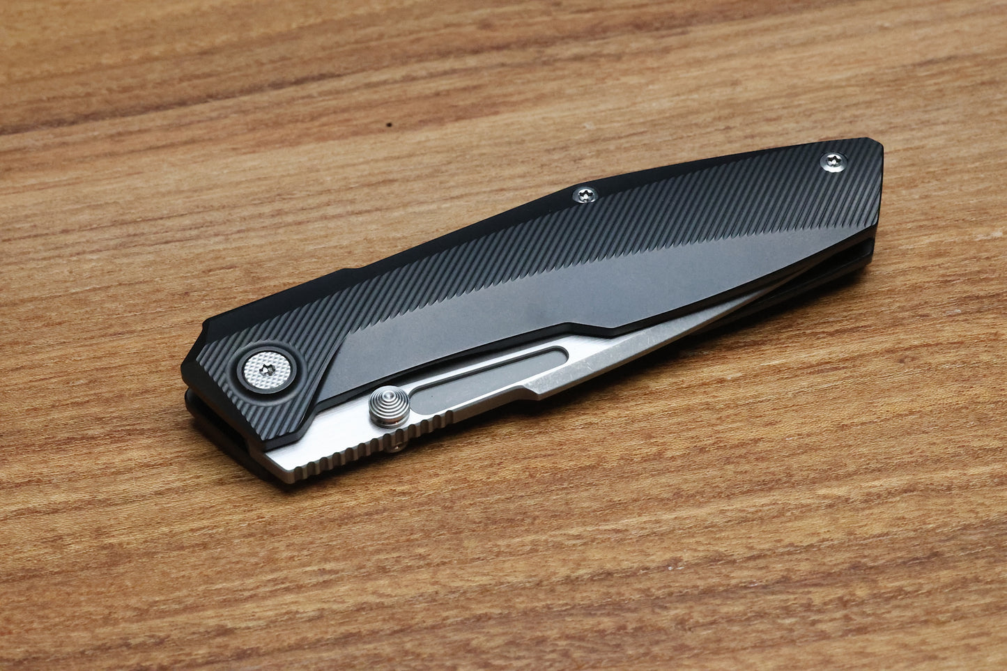 NULL KNIVES RAIDEN R2 - MILLED LINES TITANIUM BLACK PVD HANDLE - DARK STONEWASH W/ SATIN FLATS MAGNACUT BLADE