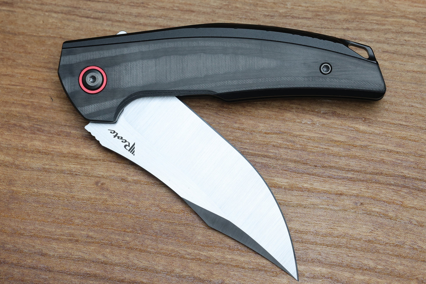 REATE KNIVES JACK JR. BLACK ALUMINUM INTEGRAL HANDLE W/ CARBON FIBER INLAY & RED PIVOT COLLAR & SATIN S30V
