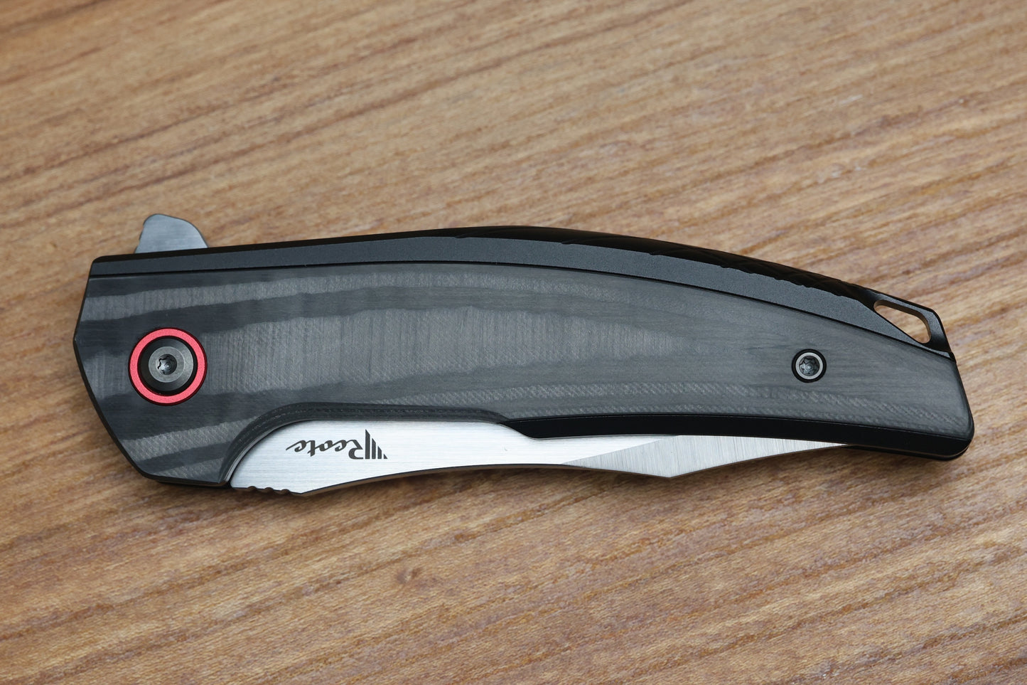 REATE KNIVES JACK JR. BLACK ALUMINUM INTEGRAL HANDLE W/ CARBON FIBER INLAY & RED PIVOT COLLAR & SATIN S30V