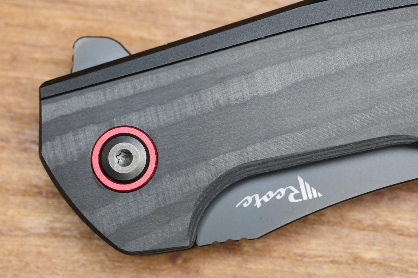 REATE KNIVES JACK JR. BLACK ALUMINUM INTEGRAL HANDLE W/ CARBON FIBER INLAY & RED PIVOT COLLAR & DLC S30V