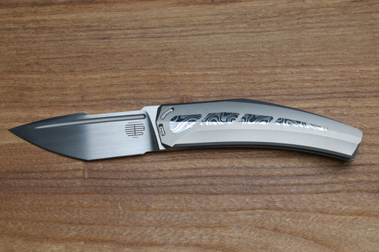 TASHI BHARUCHA LARGE KRYPTON W/ LEE WILLIAMS KICKSTOP TITANIUM HANDLE W/ MONOCHROME DARK TIMASCUS INLAYS & ELMAX