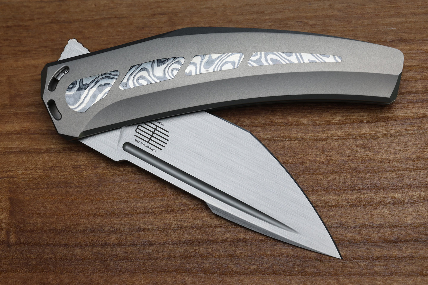 TASHI BHARUCHA LARGE KRYPTON W/ LEE WILLIAMS KICKSTOP TITANIUM HANDLE W/ MONOCHROME DARK TIMASCUS INLAYS & ELMAX