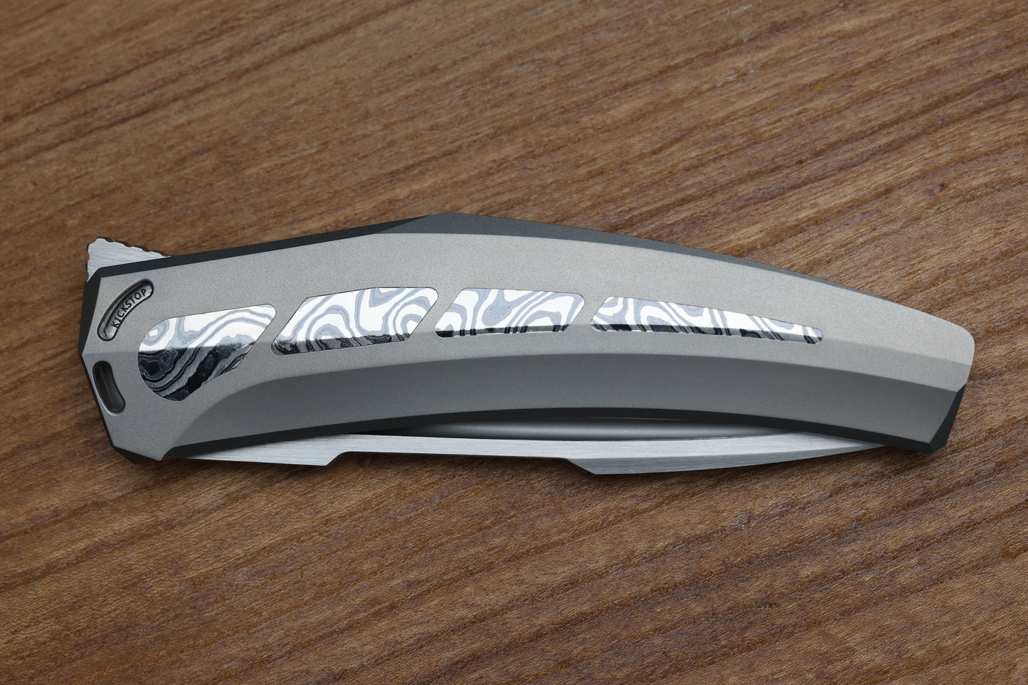 TASHI BHARUCHA LARGE KRYPTON W/ LEE WILLIAMS KICKSTOP TITANIUM HANDLE W/ MONOCHROME DARK TIMASCUS INLAYS & ELMAX