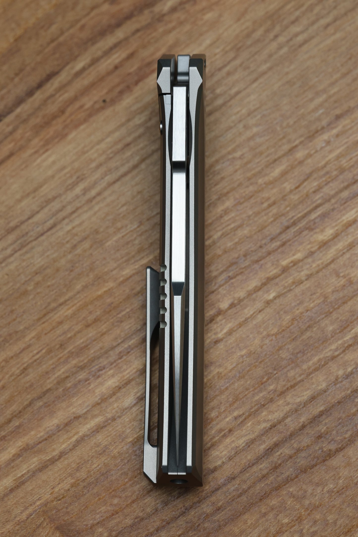 TASHI BHARUCHA LARGE KRYPTON W/ LEE WILLIAMS KICKSTOP TITANIUM HANDLE W/ MONOCHROME DARK TIMASCUS INLAYS & ELMAX