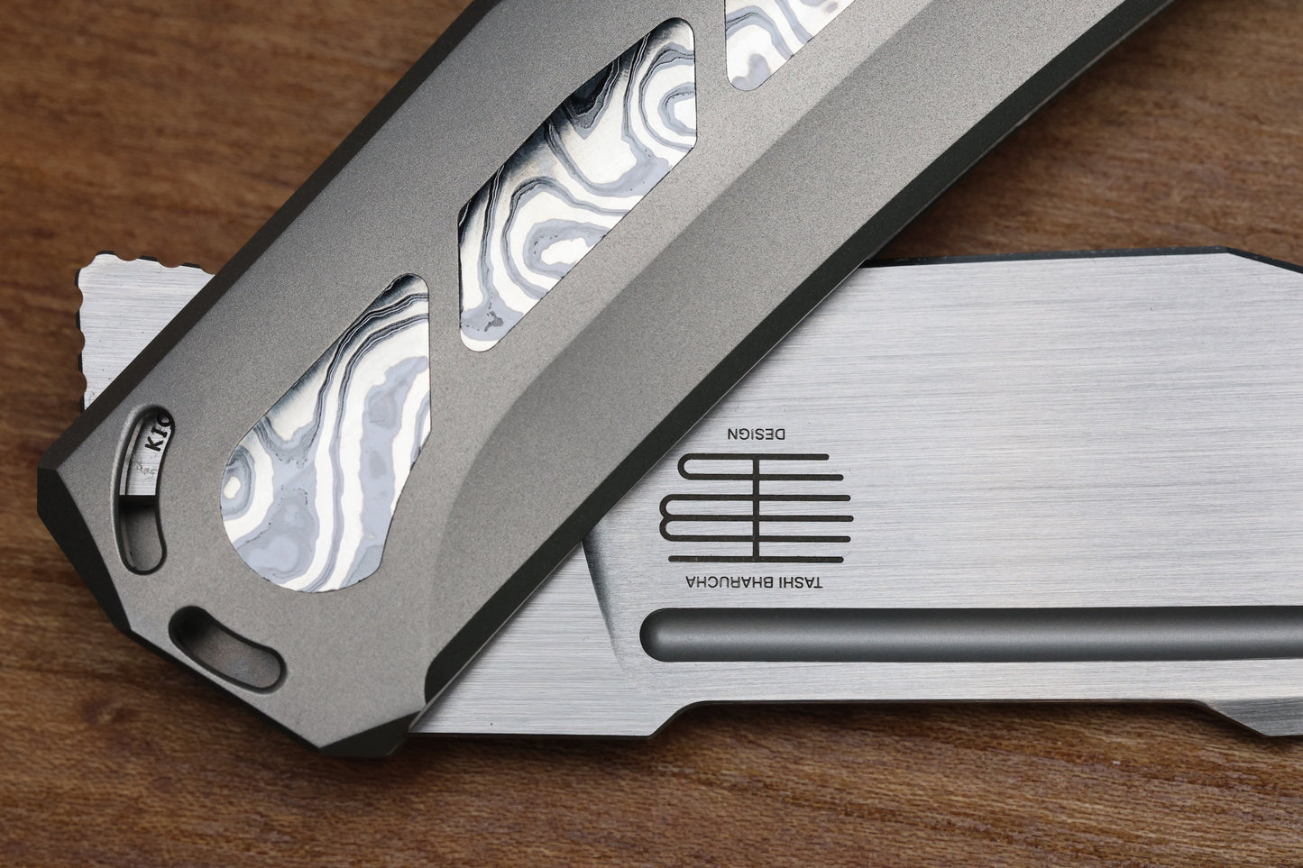 TASHI BHARUCHA LARGE KRYPTON W/ LEE WILLIAMS KICKSTOP TITANIUM HANDLE W/ MONOCHROME DARK TIMASCUS INLAYS & ELMAX