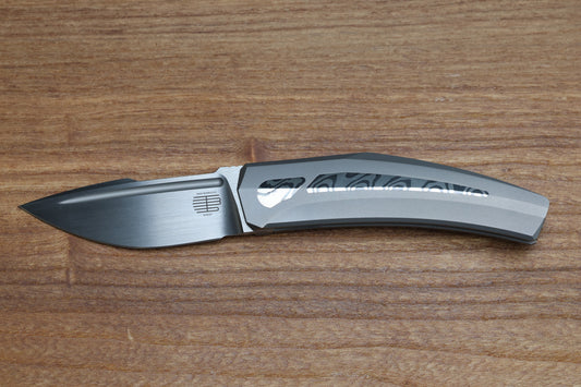 TASHI BHARUCHA SMALL KRYPTON W/ LEE WILLIAMS KICKSTOP TITANIUM HANDLE W/ MONOCHROME DARK TIMASCUS INLAYS & ELMAX